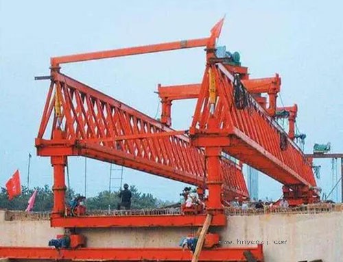 架橋機(jī)拆除施工方案中應(yīng)包含哪些關(guān)鍵步驟和注意事項(xiàng)？